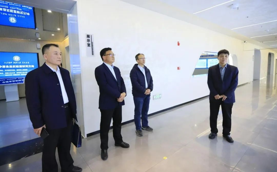 好博在线_好博在线(中国)乳业集团党委书记、董事长唐洪峰一行赴中原食品实验室同中国工程院院士、中原食品实验室主任任发政座谈交流 好博在线_好博在线(中国)乳业集团党委书记、董事长唐洪峰一行赴中原食品实验室同中国工程院院士、中原食品实验室主任任发政座谈交流