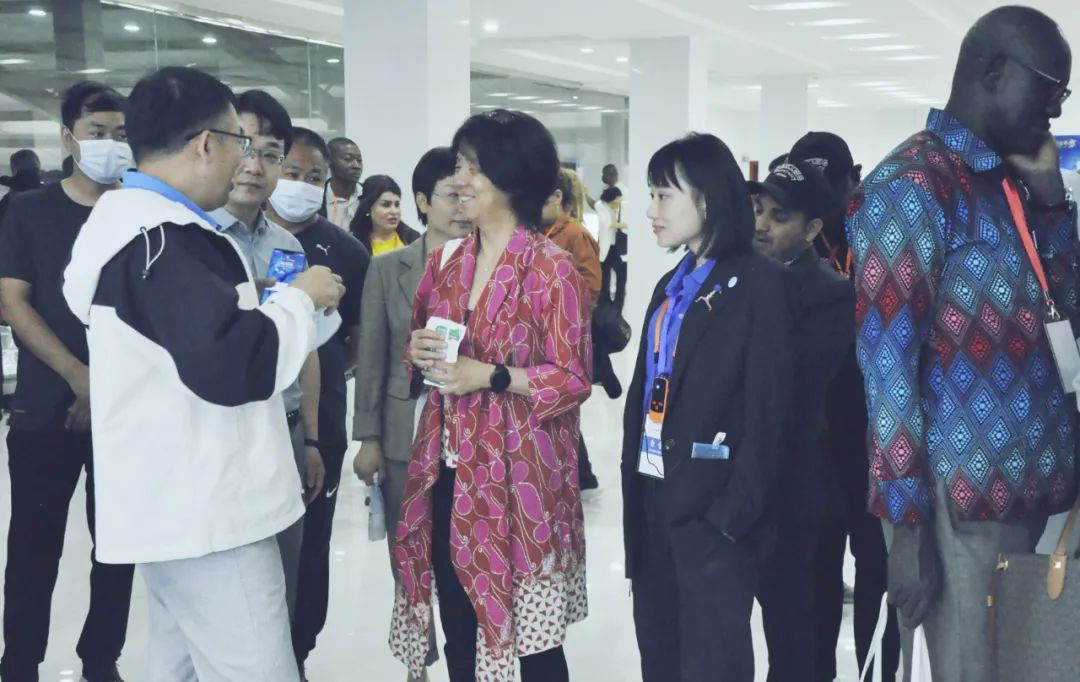 北京大学南南合作与发展学院教授、全球伙伴关系主任周咏梅一行莅临好博在线_好博在线(中国)平舆瑞亚牧业参观调研 北京大学南南合作与发展学院教授、全球伙伴关系主任周咏梅一行莅临好博在线_好博在线(中国)平舆瑞亚牧业参观调研