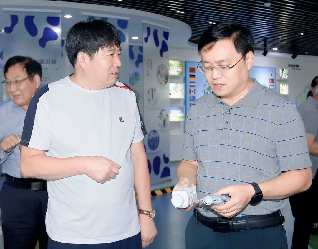 快讯|社旗县人民政府县长关文波一行莅临好博在线_好博在线(中国)乳业集团参观考察 快讯|社旗县人民政府县长关文波一行莅临好博在线_好博在线(中国)乳业集团参观考察