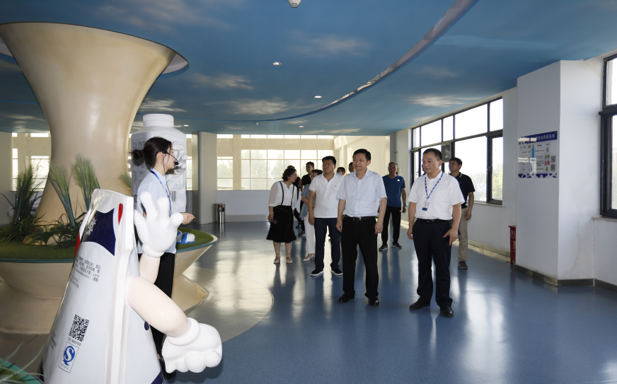 快讯|郑州市二七区委副书记、区长虎荣鑫莅临河南好博在线_好博在线（中国）乳业集团调研