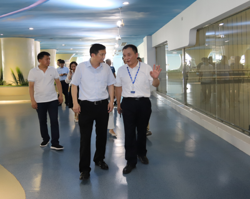 快讯|郑州市二七区委副书记、区长虎荣鑫莅临河南好博在线_好博在线（中国）乳业集团调研