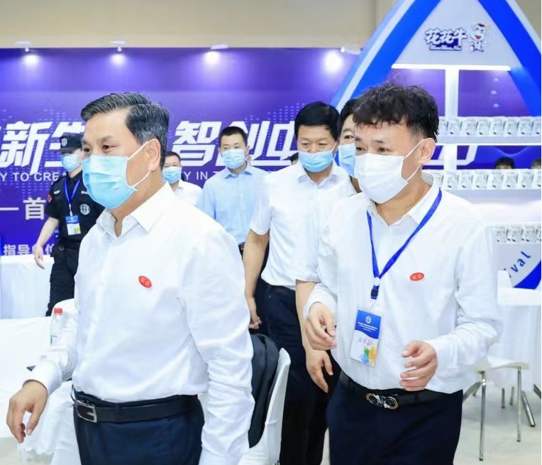 好博在线_好博在线（中国） | 第34届中原畜牧业交易博览会开幕河南省人民政府副省长武国定莅临好博在线_好博在线（中国）展台参观