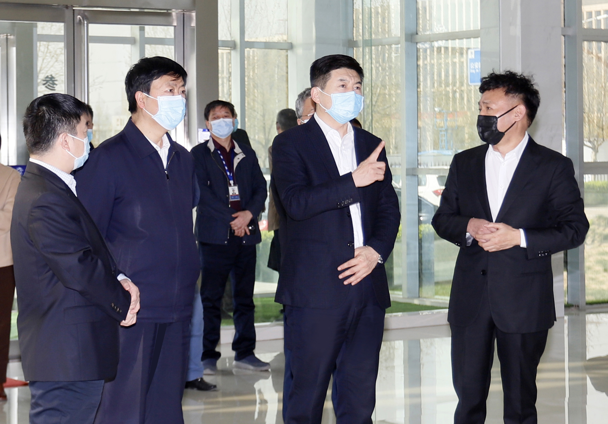 河南省委常委、副省长费东斌莅临 好博在线_好博在线（中国）乳业集团调研