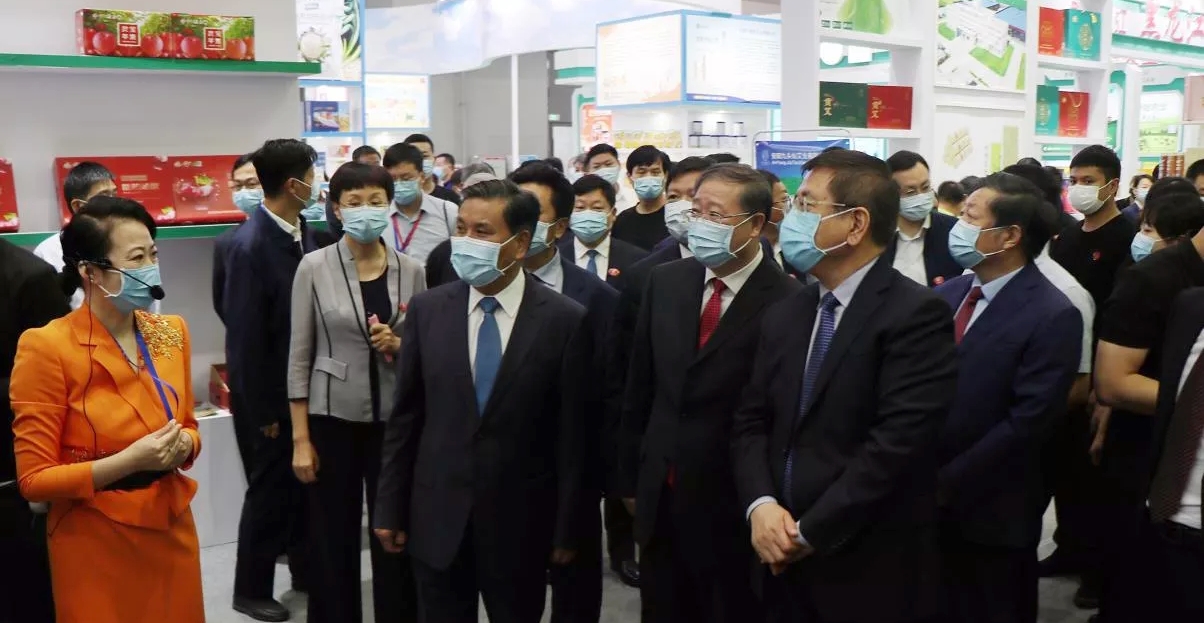 喜报 | 好博在线_好博在线（中国）轻觉酸奶荣获第二十四届中国农产品加工业投资贸易洽谈会金质产品奖