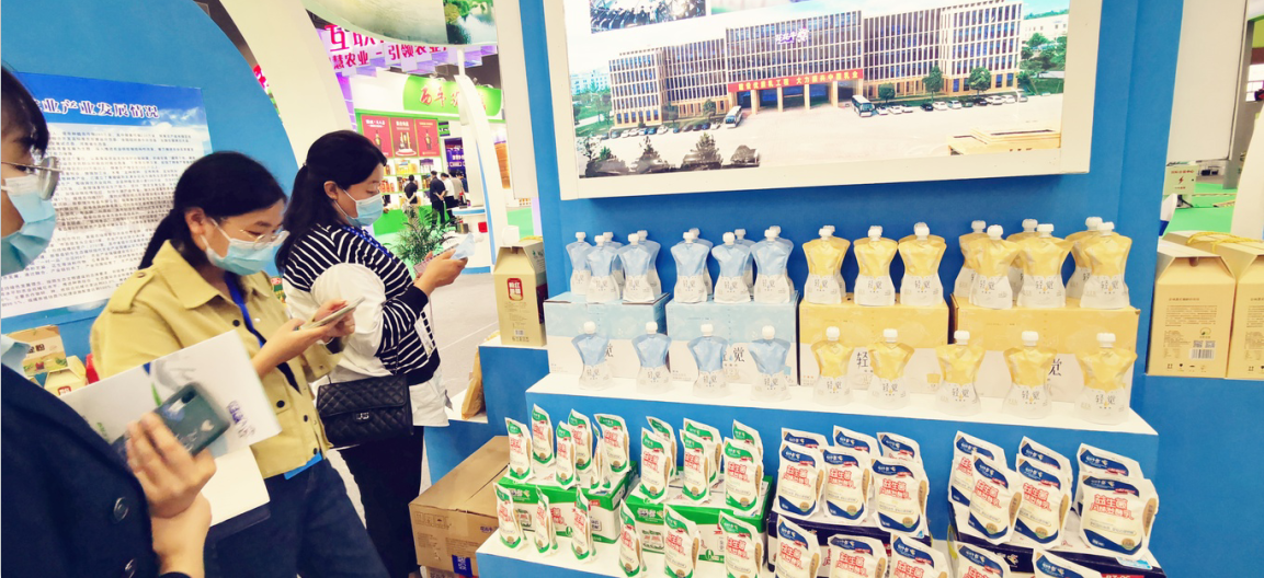 喜报 | 好博在线_好博在线（中国）轻觉酸奶荣获第二十四届中国农产品加工业投资贸易洽谈会金质产品奖