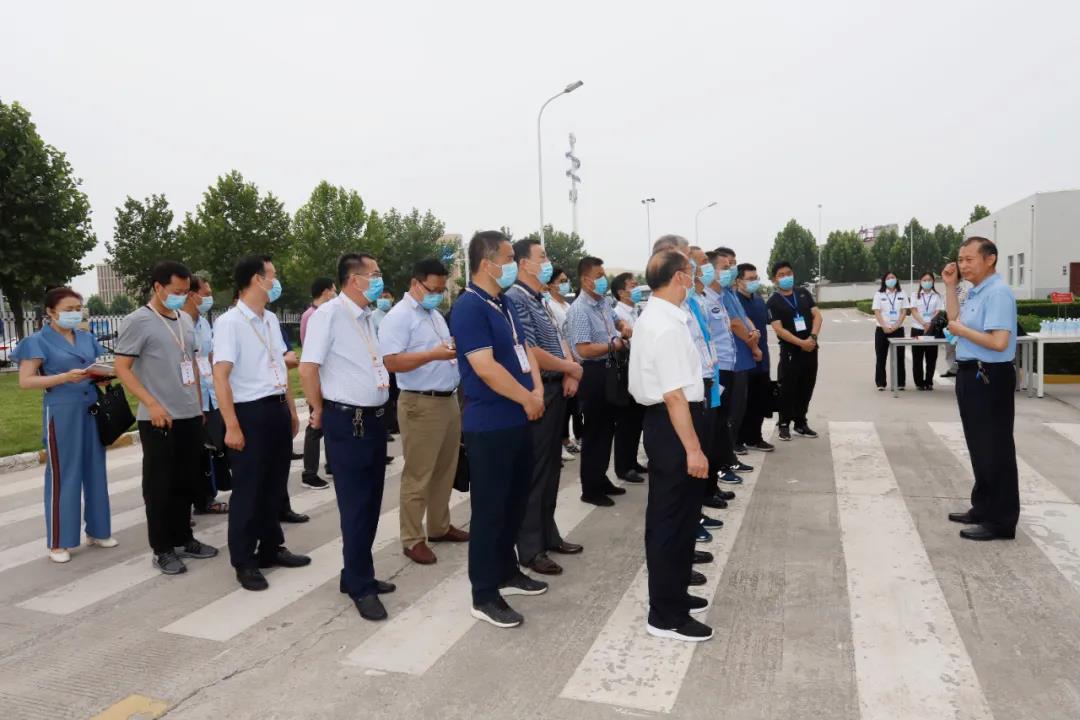 郑州市安全生产双重预防体系建设现场观摩会在好博在线_好博在线（中国）乳业集团郑州分公司召开