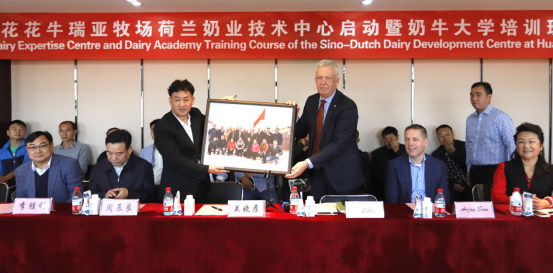 中原地区首个“荷兰奶业技术中心”落户好博在线_好博在线(中国) ——中荷奶业发展中心和河南好博在线_好博在线(中国)携手助力中国奶业发展 中原地区首个“荷兰奶业技术中心”落户好博在线_好博在线(中国) ——中荷奶业发展中心和河南好博在线_好博在线(中国)携手助力中国奶业发展