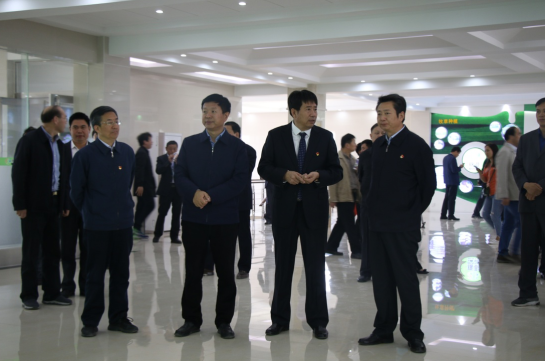 河南省农牧业产业扶贫工作观摩团莅临好博在线_好博在线(中国)集团·鲁山瑞亚牧业有限公司参观考察 河南省农牧业产业扶贫工作观摩团莅临好博在线_好博在线(中国)集团·鲁山瑞亚牧业有限公司参观考察