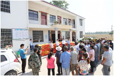 秋种化肥进农户 精准扶贫及时雨 | 好博在线_好博在线(中国)集团精准扶贫在行动 秋种化肥进农户 精准扶贫及时雨 | 好博在线_好博在线(中国)集团精准扶贫在行动