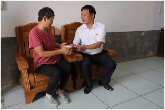 秋种化肥进农户 精准扶贫及时雨 | 好博在线_好博在线(中国)集团精准扶贫在行动 秋种化肥进农户 精准扶贫及时雨 | 好博在线_好博在线(中国)集团精准扶贫在行动