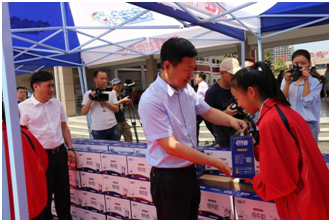 “健康中原,牛奶伴您行——好博在线_好博在线(中国)乳业集团2018中国小康牛奶行动” 公益助学启动仪式隆重举行 “健康中原,牛奶伴您行——好博在线_好博在线(中国)乳业集团2018中国小康牛奶行动” 公益助学启动仪式隆重举行