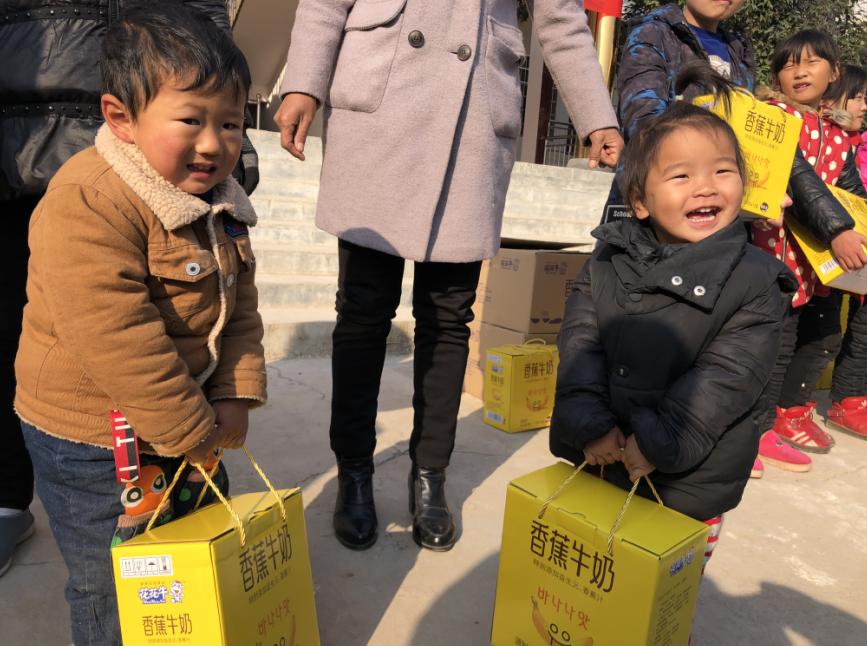 好博在线_好博在线(中国)走进新密白龙庙村 让山区的孩子喝到最新鲜的牛奶 好博在线_好博在线(中国)走进新密白龙庙村 让山区的孩子喝到最新鲜的牛奶