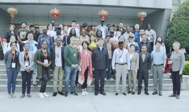 北京大学南南合作与发展学院教授、全球伙伴关系主任周咏梅一行莅临好博在线_好博在线（中国）平舆瑞亚牧业参观调研