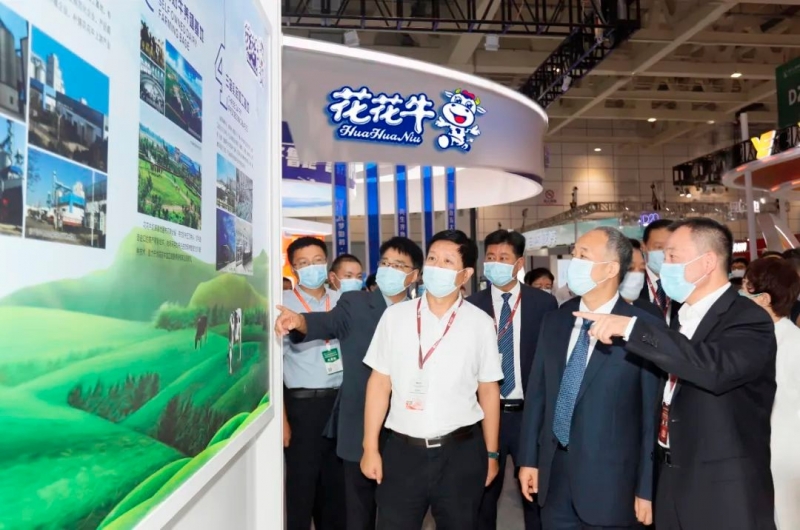 第十三届奶业大会暨D20峰会在泉城济南召开 | 好博在线_好博在线（中国）乳业荣膺“优 秀乳品加工企业”