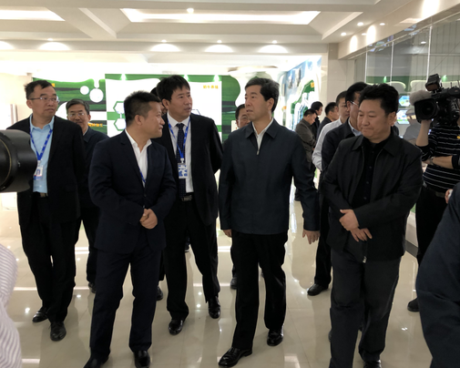 河南省委副书记、省长陈润儿一行莅临 好博在线_好博在线（中国）集团鲁山瑞亚牧业有限公司视察调研