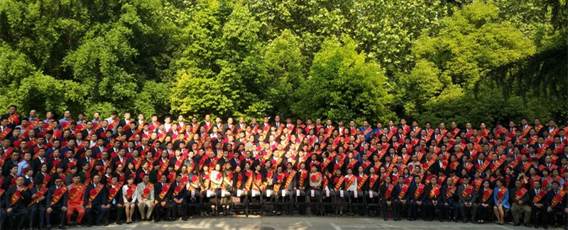 好博在线_好博在线（中国）阮晓琦、王晓龙荣获“郑州市劳动模范”荣誉称号