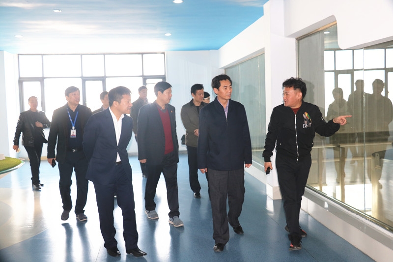 封丘县县长王献臣一行莅临好博在线_好博在线（中国）集团养殖、乳品事业部参观调研