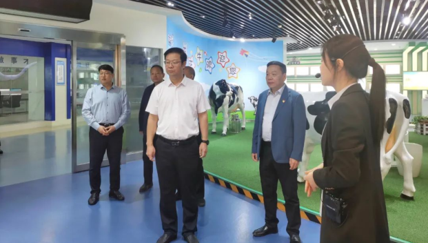 郑州市人民检察院党组书记、代检察长张道伟一行莅临河南好博在线_好博在线（中国）乳业集团参观调研